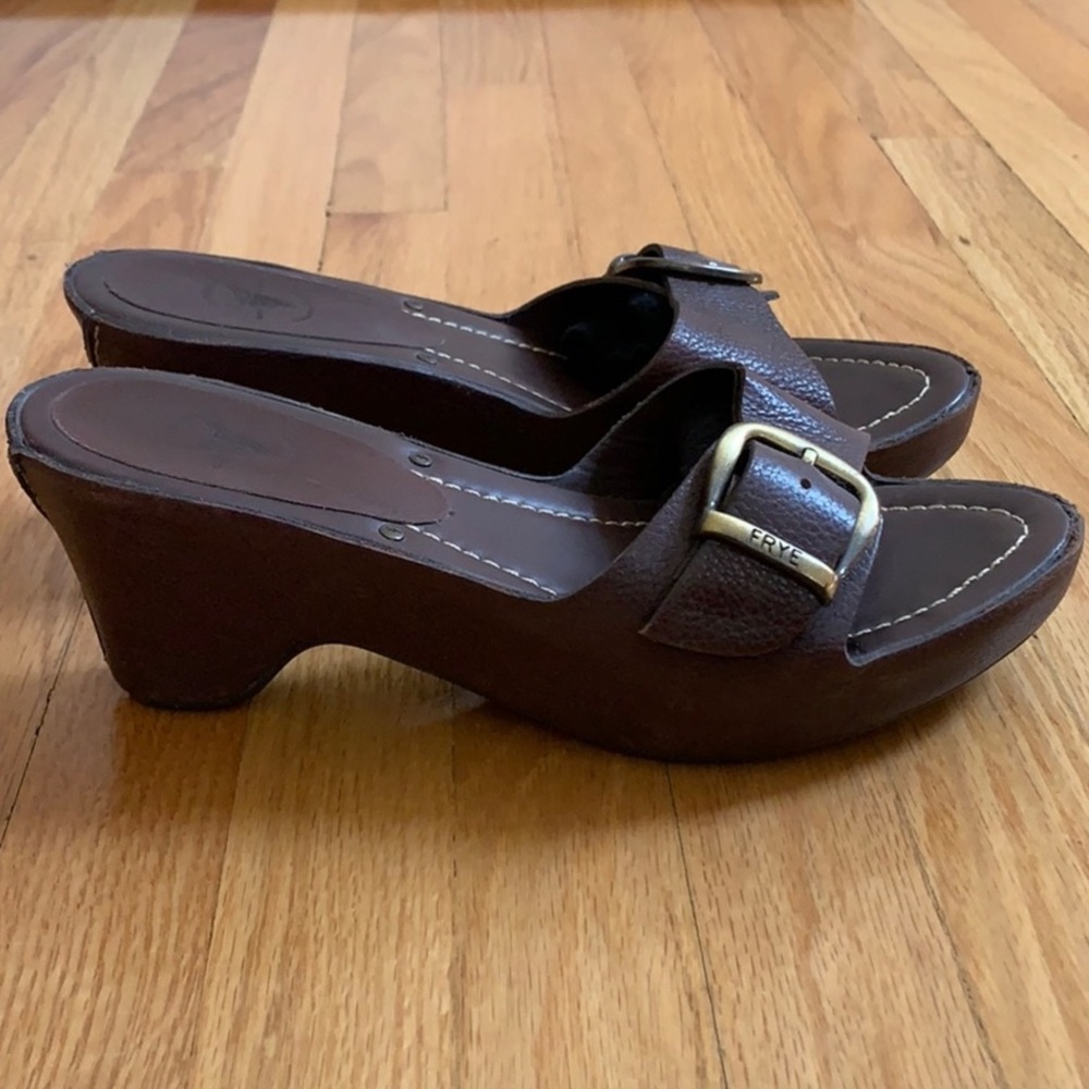 FRYE leather sandals Size 9. EUC